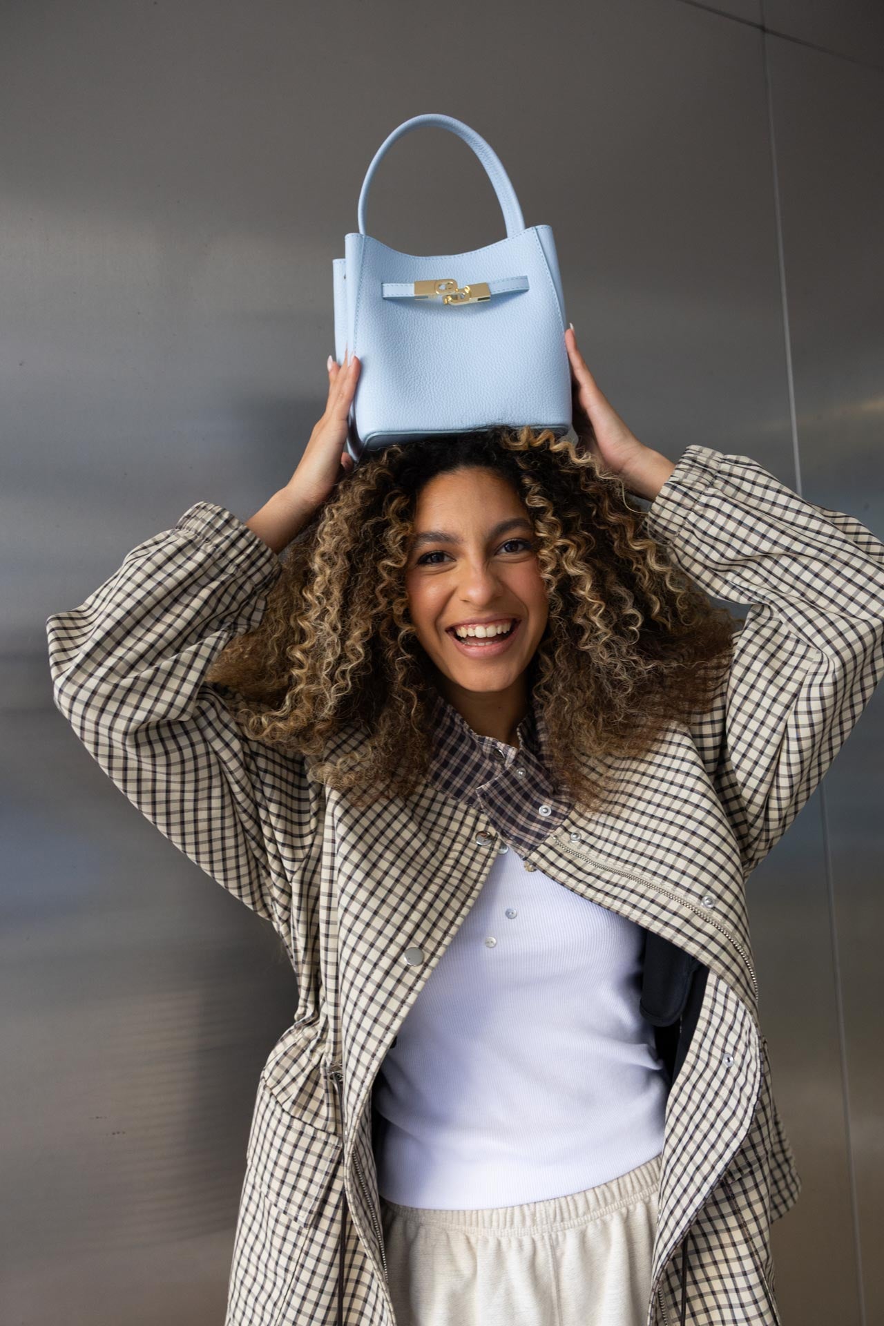 BUCKET BLUE