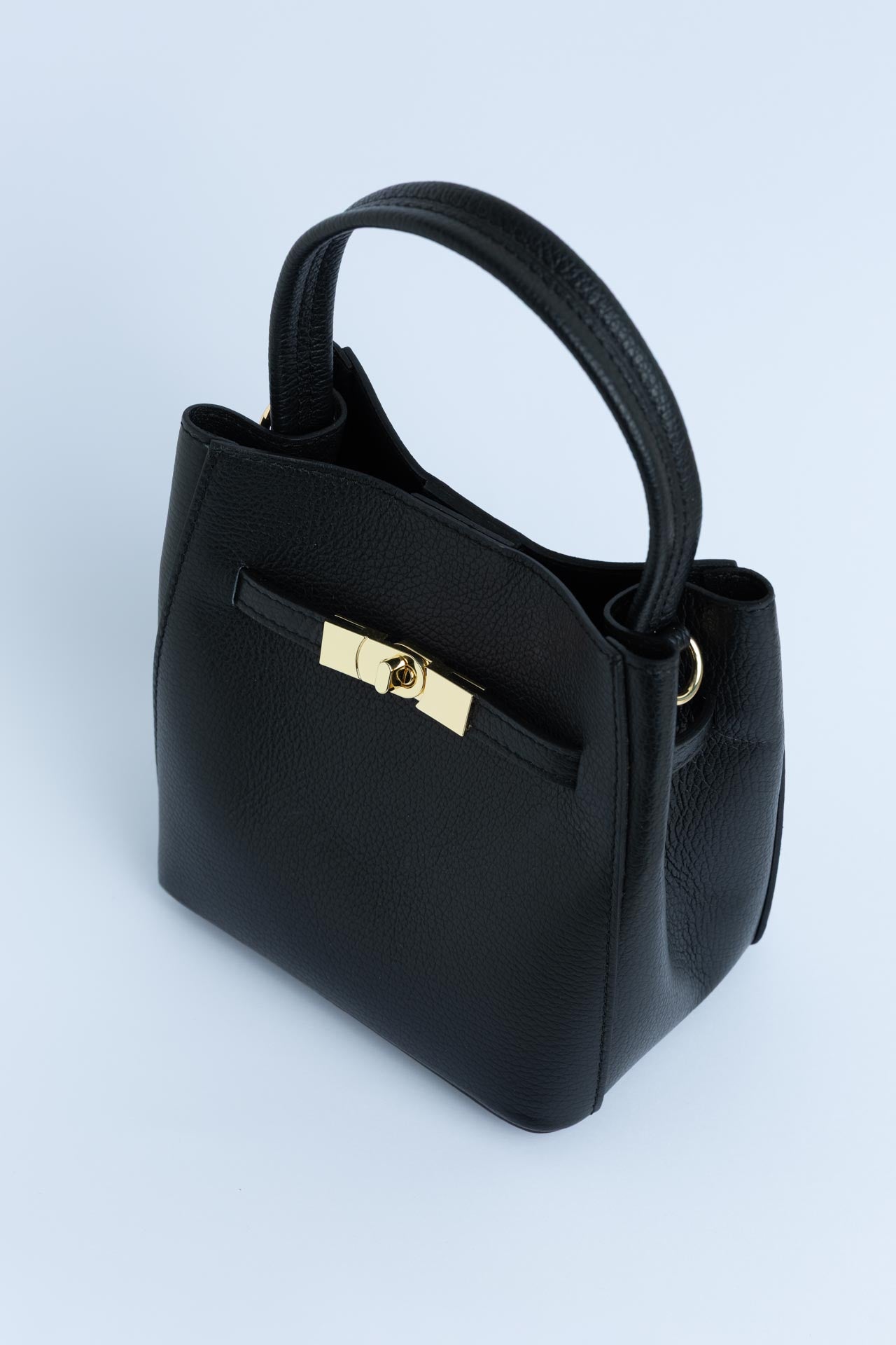 BUCKET BLACK