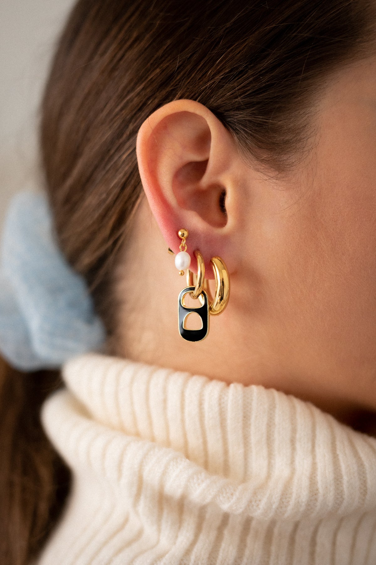 TINY PEARL EARRING
