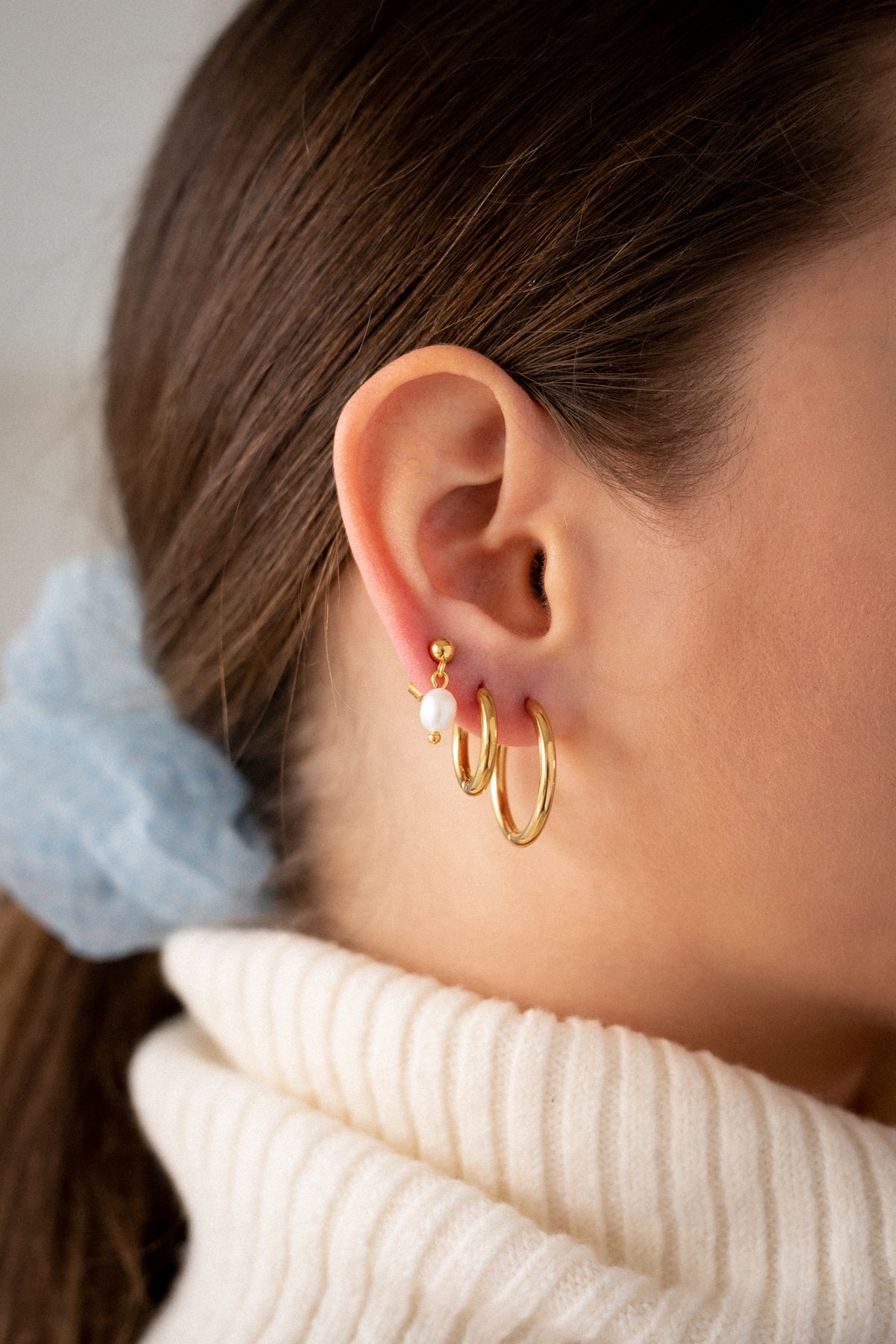 TINY PEARL EARRING