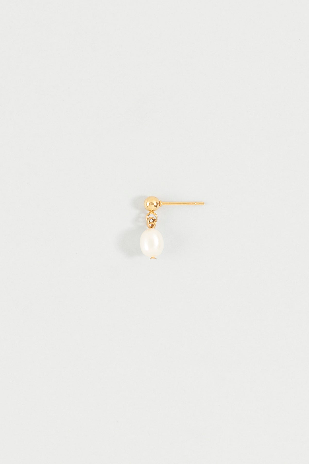 TINY PEARL EARRING