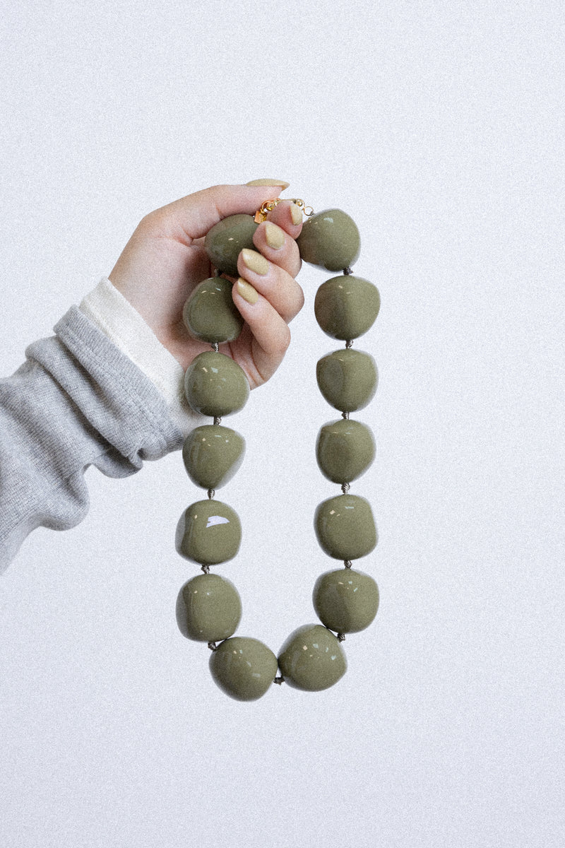 BIG NECKLACE OLIVE