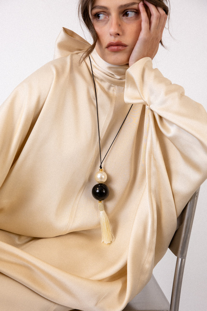 IVORY NECKLACE BLACK