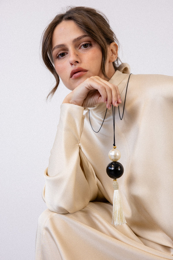 IVORY NECKLACE BLACK