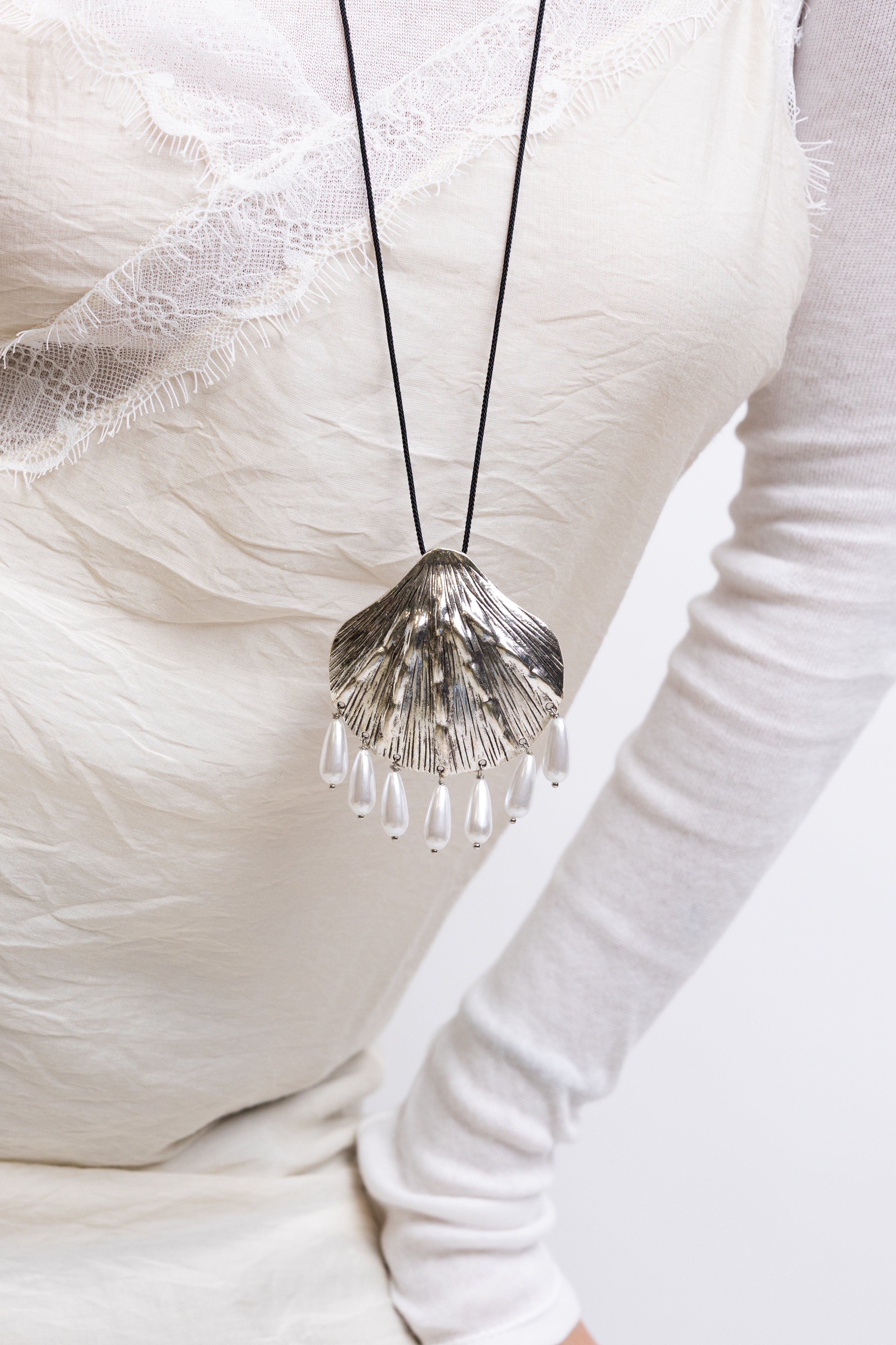 SHELL NECKLACE