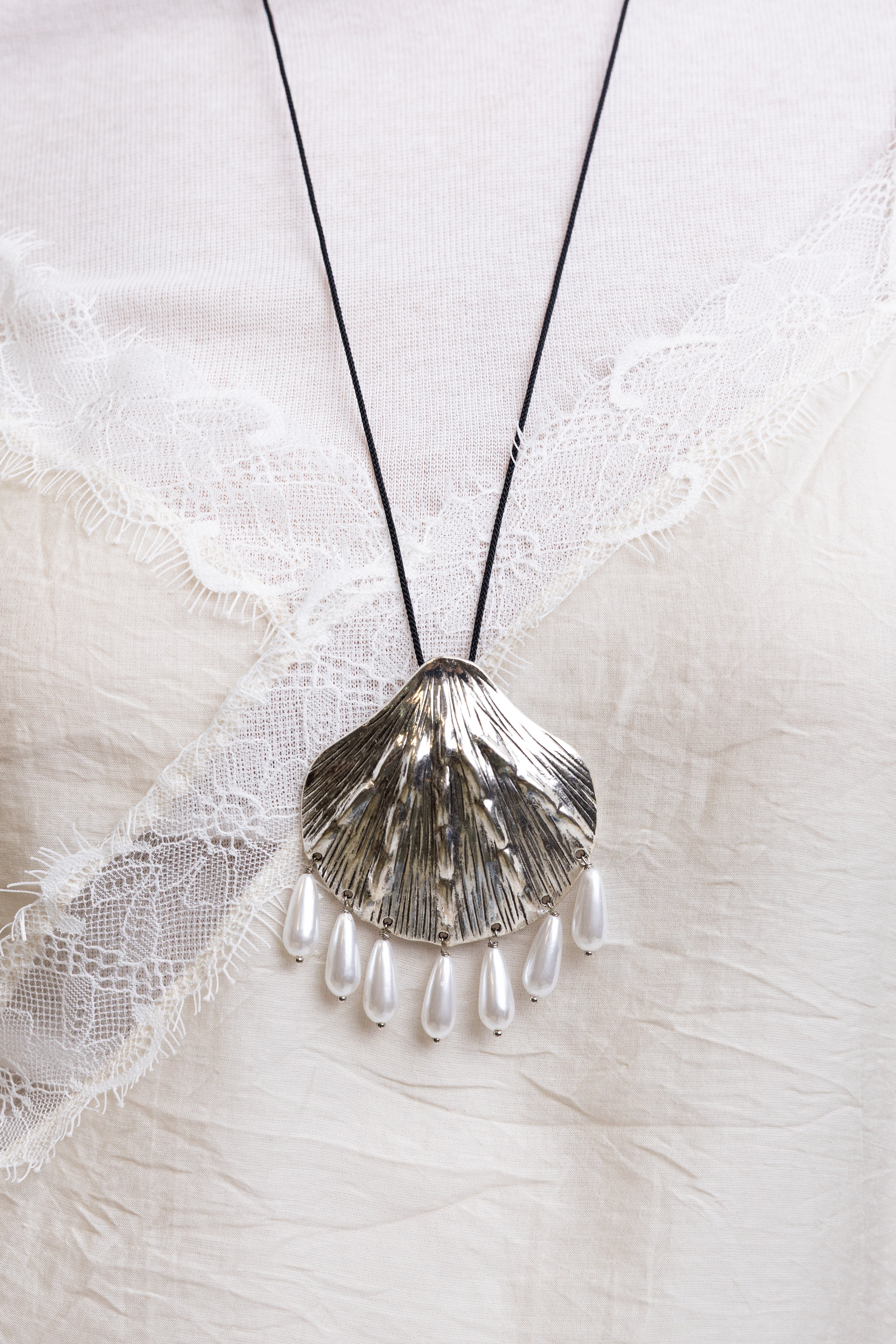 SHELL NECKLACE