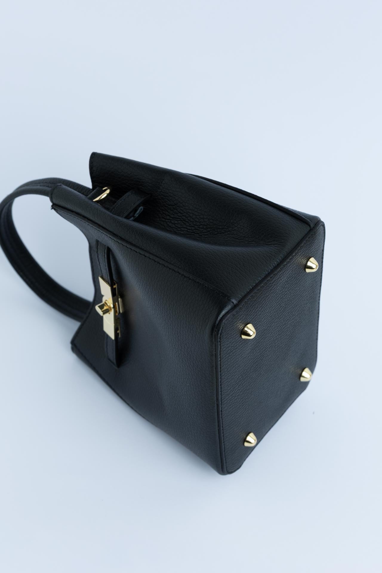 BUCKET BLACK