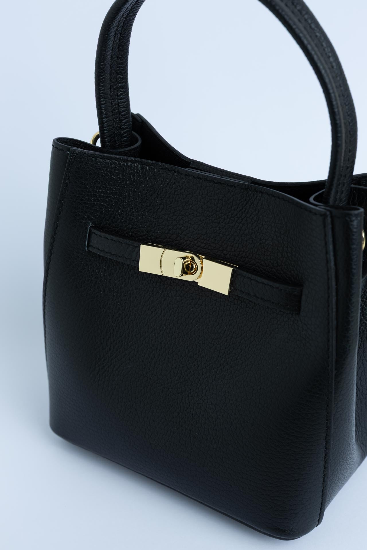 BUCKET BLACK
