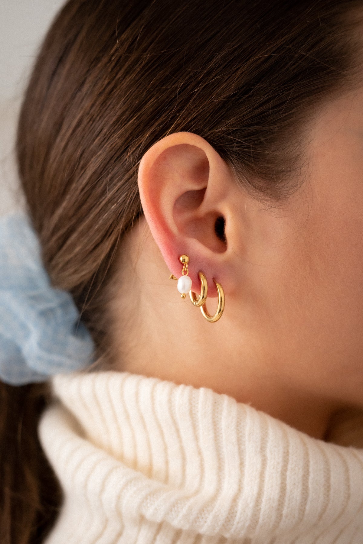 TINY PEARL EARRING